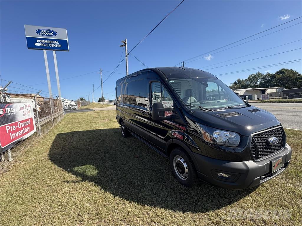 FRD 250 TRANS Bakwagens met gesloten opbouw