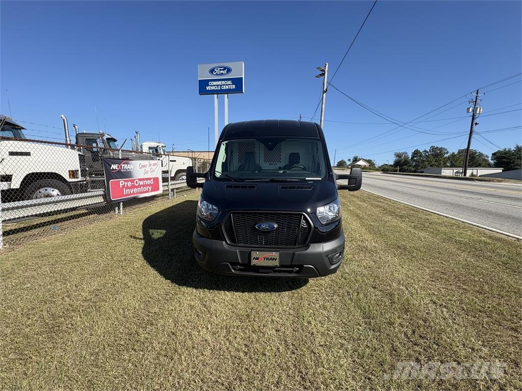 FRD 250 TRANS Bakwagens met gesloten opbouw