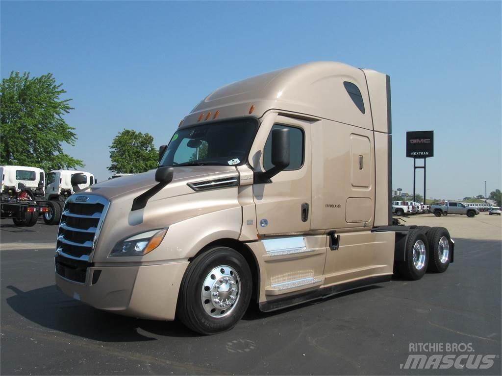 Freightliner CA126SLP Trekkers