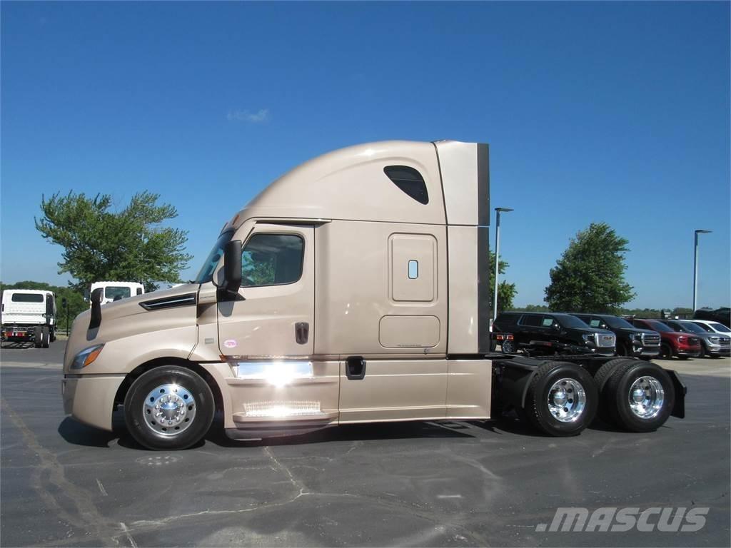 Freightliner CA126SLP Trekkers