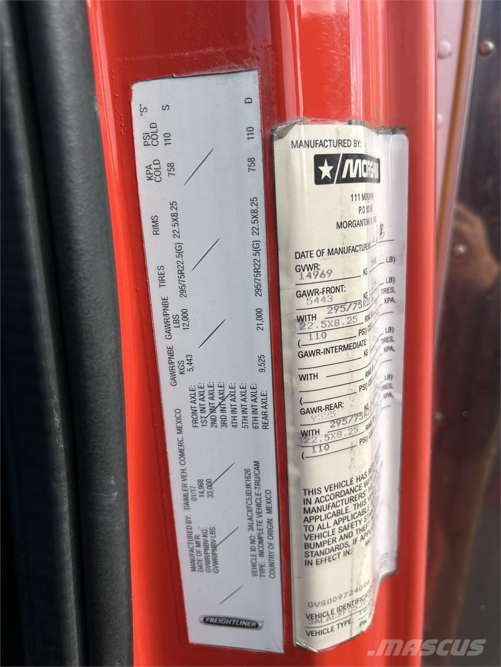 Freightliner M2 Bakwagens met gesloten opbouw