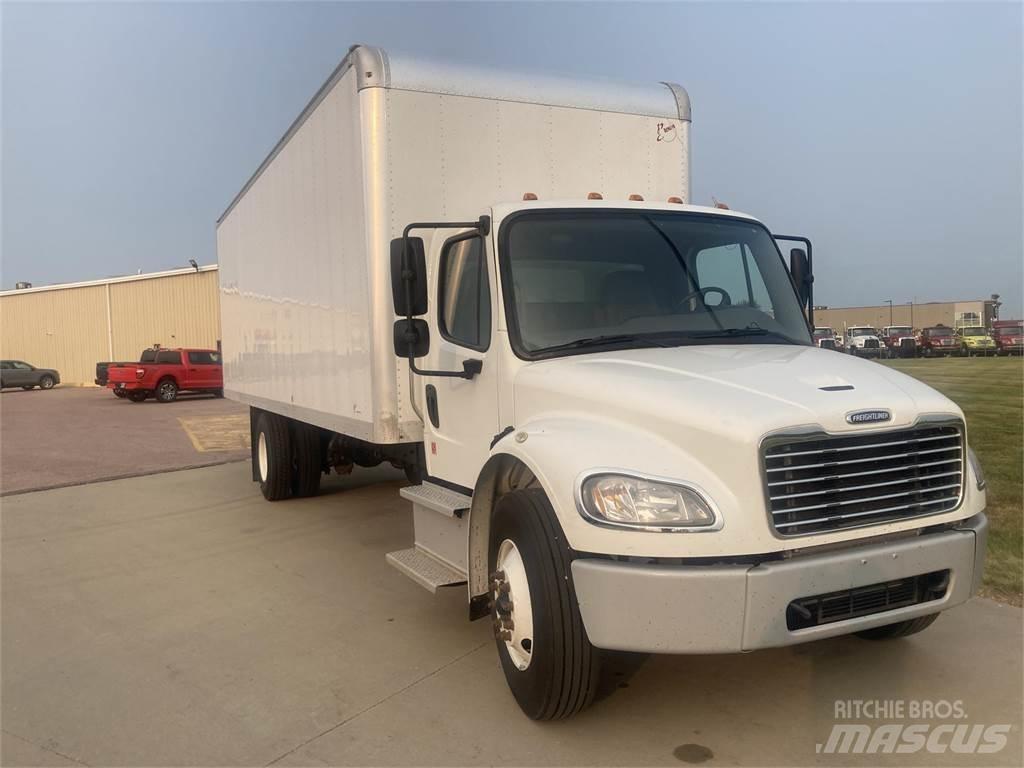 Freightliner M2 106 Chassis met cabine