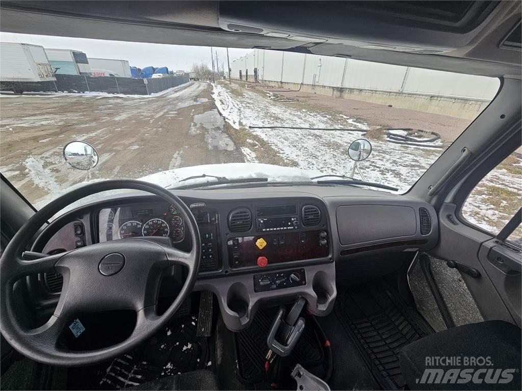 Freightliner M2 106 Trekkers