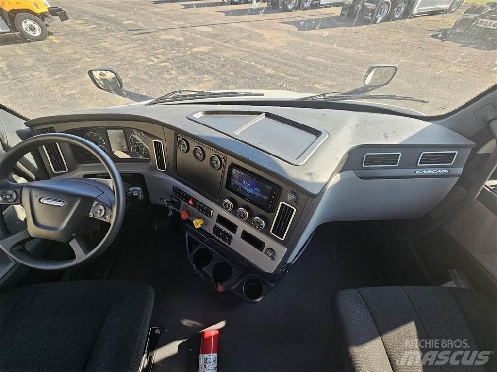 Freightliner PE116 Trekkers