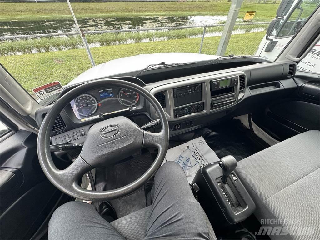 Hino 268 Bakwagens met gesloten opbouw