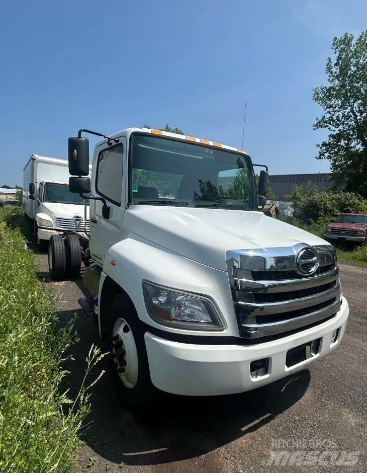 Hino 268A Chassis met cabine