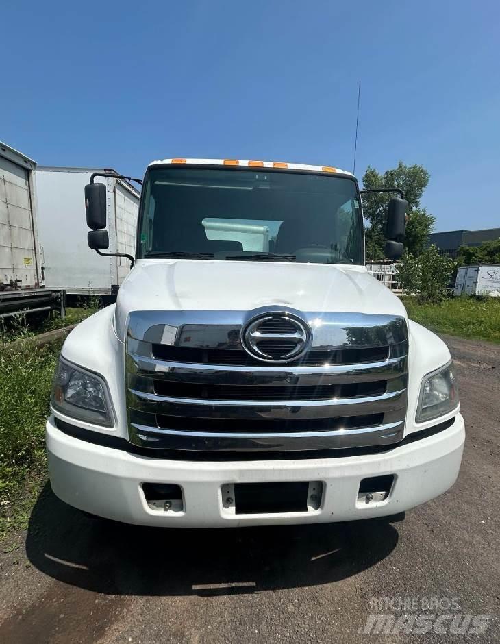 Hino 268A Chassis met cabine