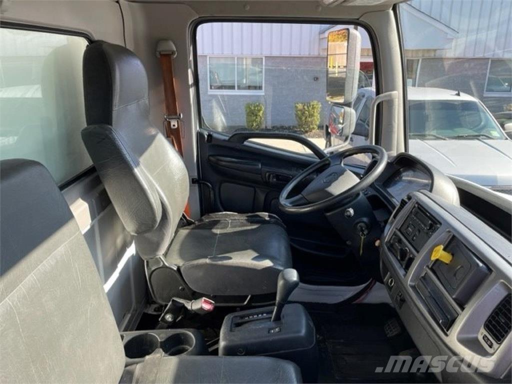 Hino 268A Bakwagens met gesloten opbouw