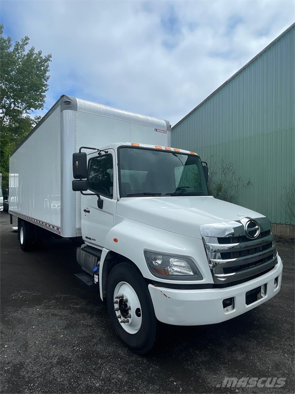 Hino 268A Bakwagens met gesloten opbouw