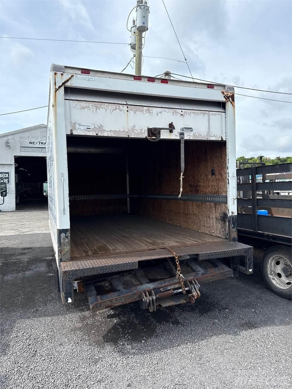 Isuzu NPR Bakwagens met gesloten opbouw