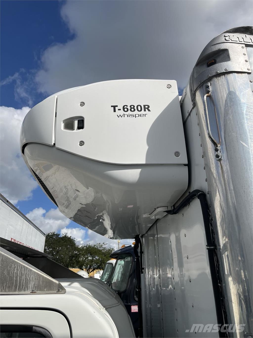 Isuzu NPR Bakwagens met gesloten opbouw