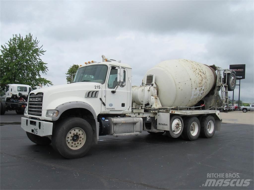 Mack  Betonmixers en pompen