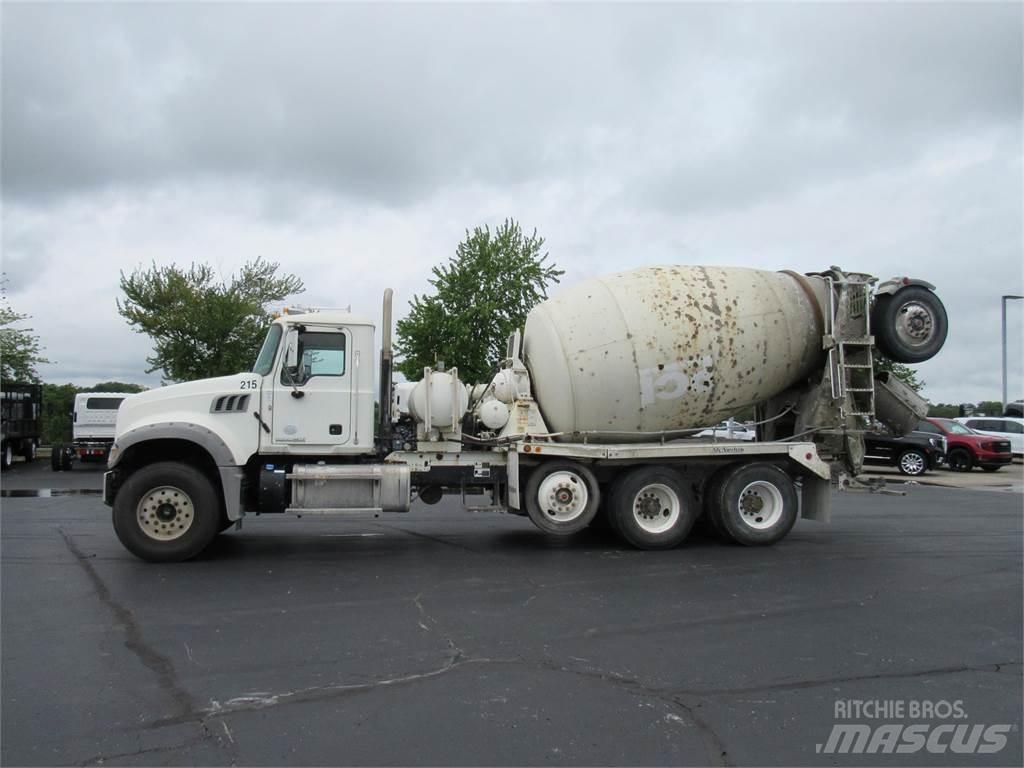 Mack  Betonmixers en pompen