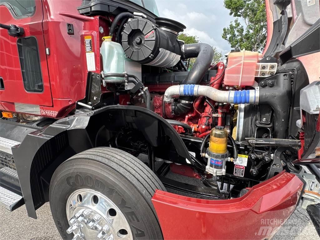 Mack AN64T Trekkers