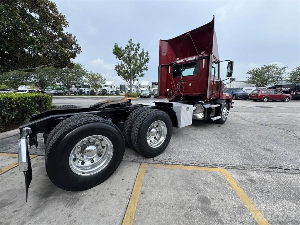 Mack AN64T Trekkers