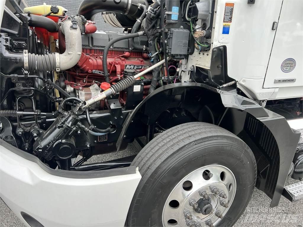 Mack AN64T Trekkers