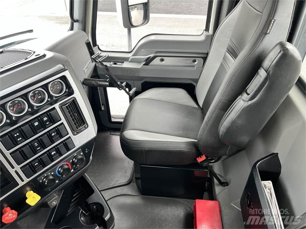 Mack AN64T Trekkers