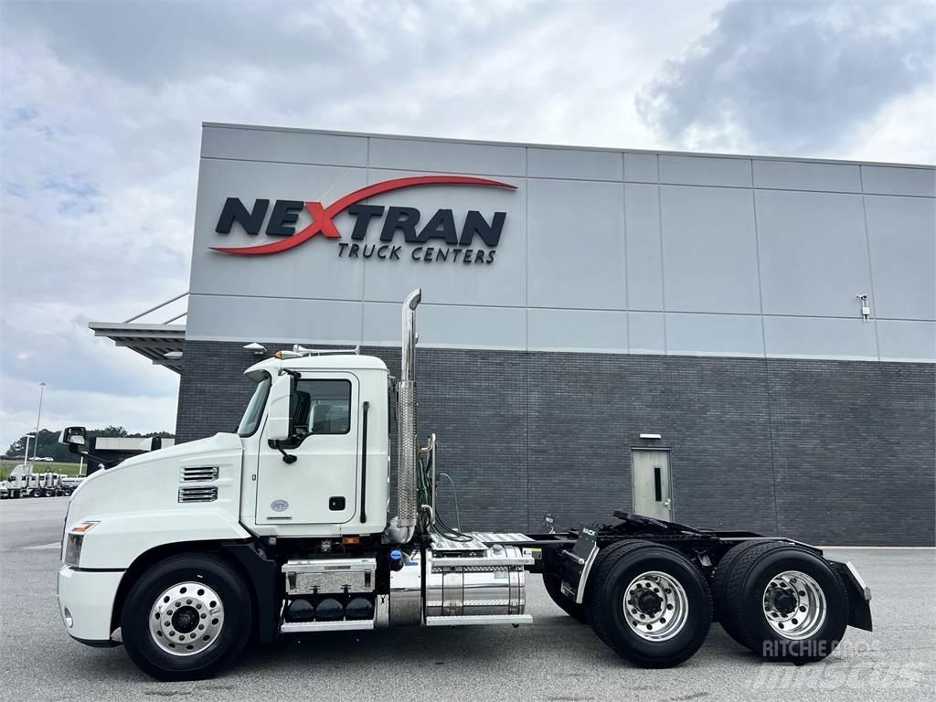 Mack AN64T Trekkers
