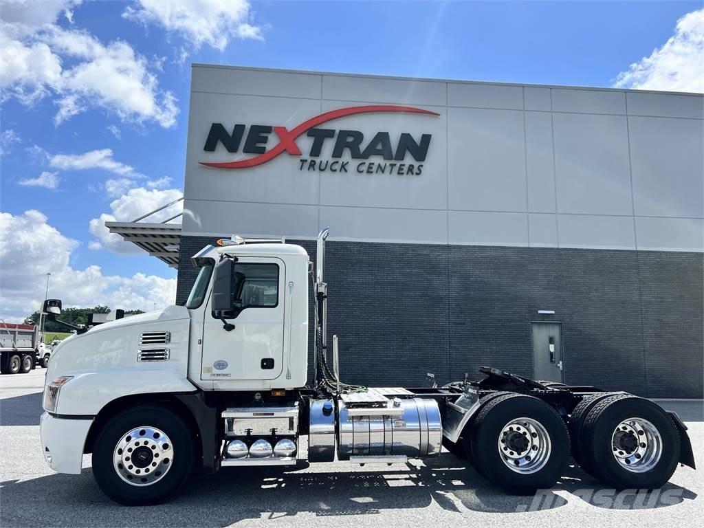 Mack AN64T Trekkers