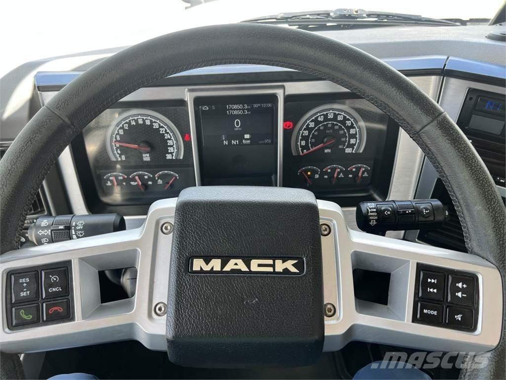 Mack AN64T Trekkers