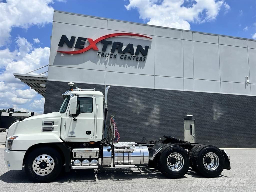 Mack AN64T Trekkers