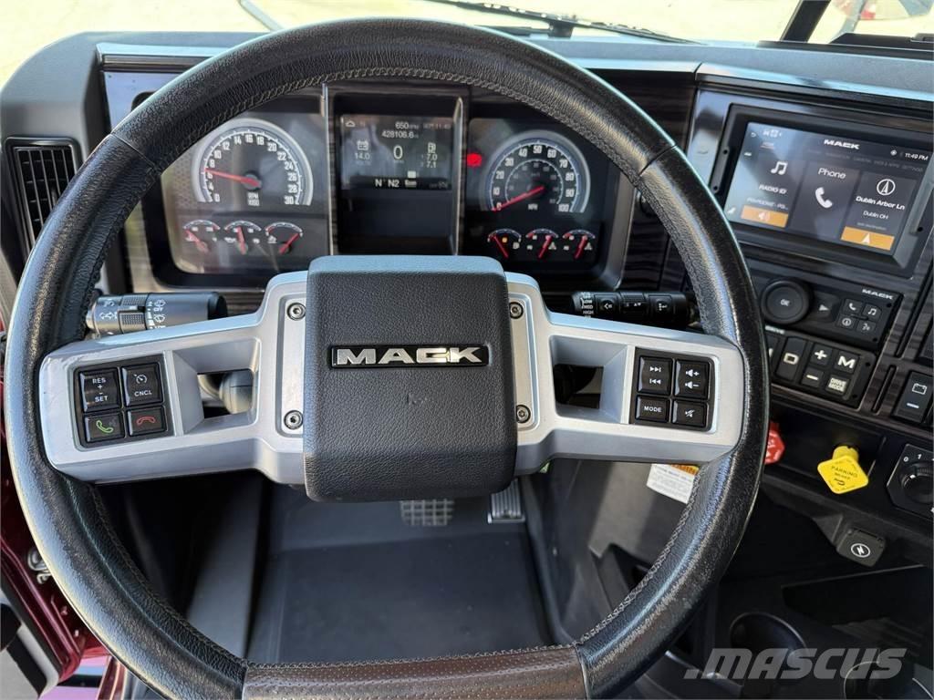 Mack AN64T Trekkers