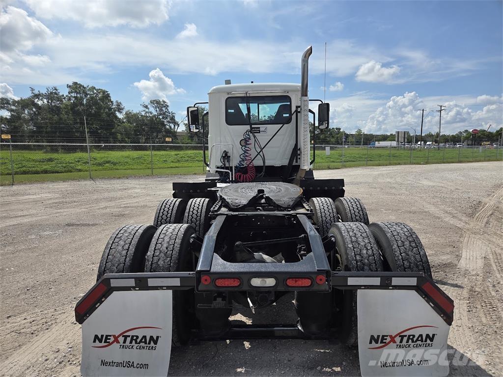 Mack AN64T Trekkers