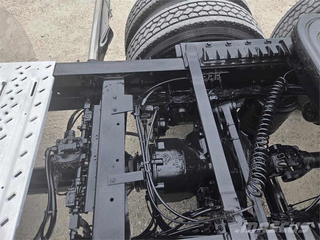 Mack AN64T Trekkers