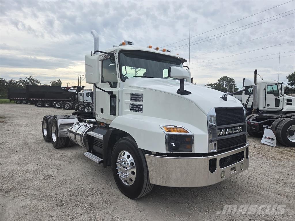 Mack AN64T Trekkers