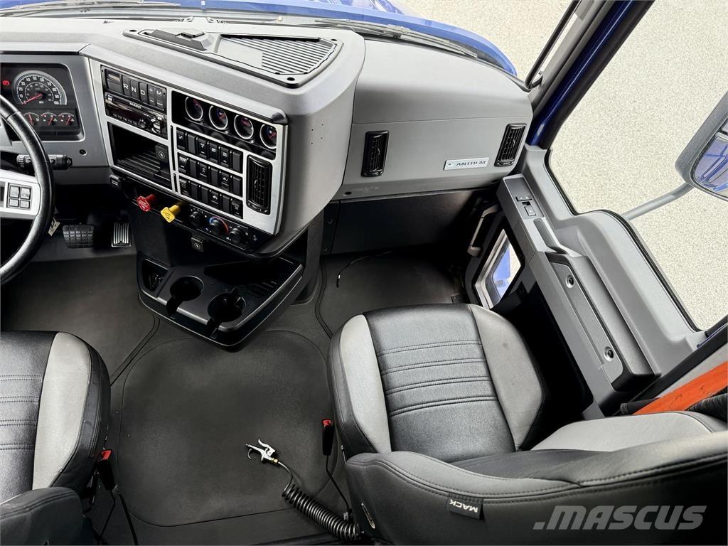 Mack AN64T Trekkers