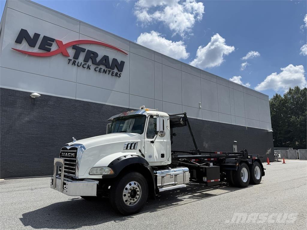 Mack GR64B Anders