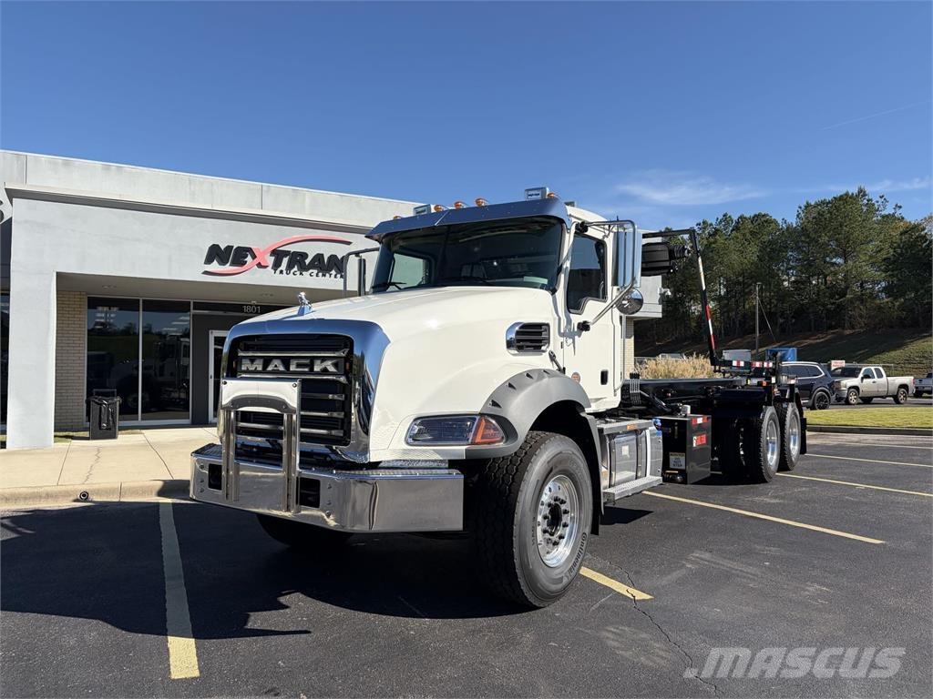Mack GR64B Anders