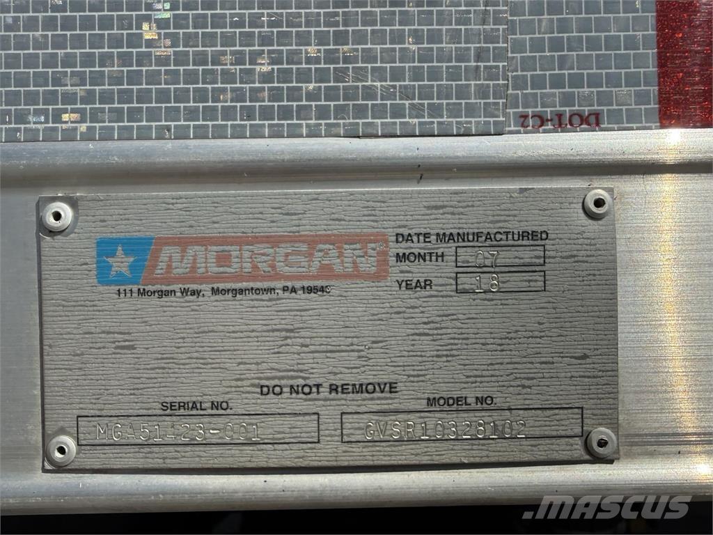 Mack GR64B9 Bakwagens met gesloten opbouw