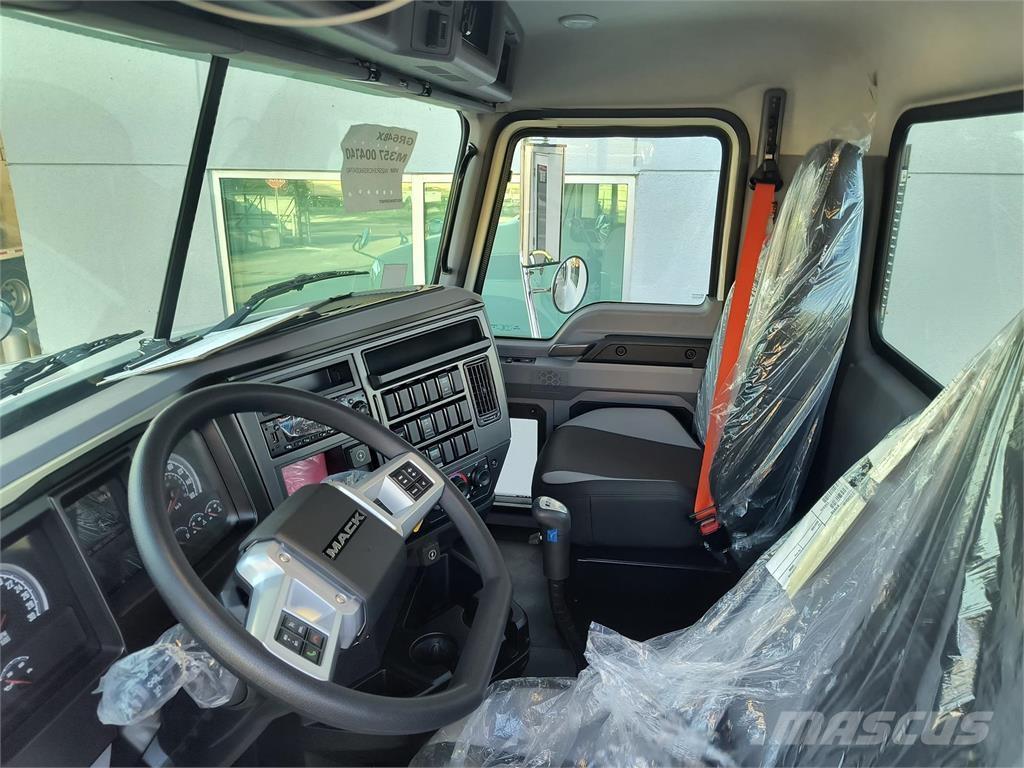 Mack GR64BX Betonmixers en pompen