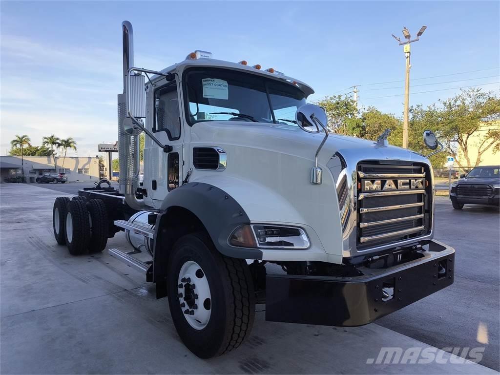 Mack GR64BX Kipper