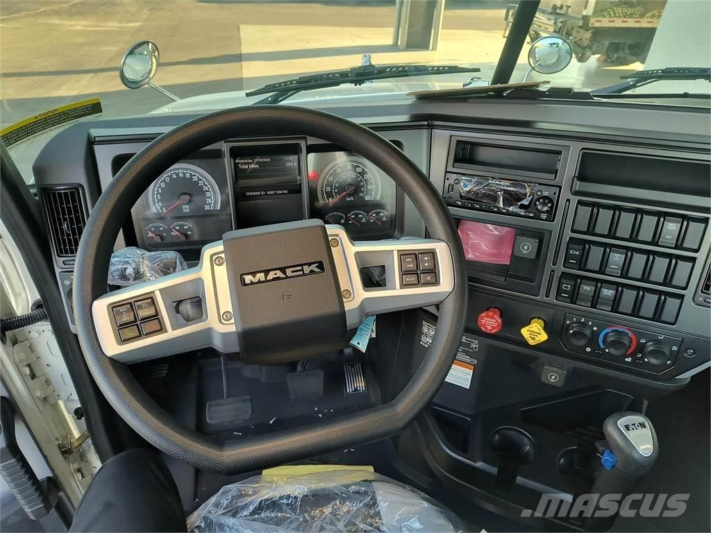 Mack GR64BX Kipper