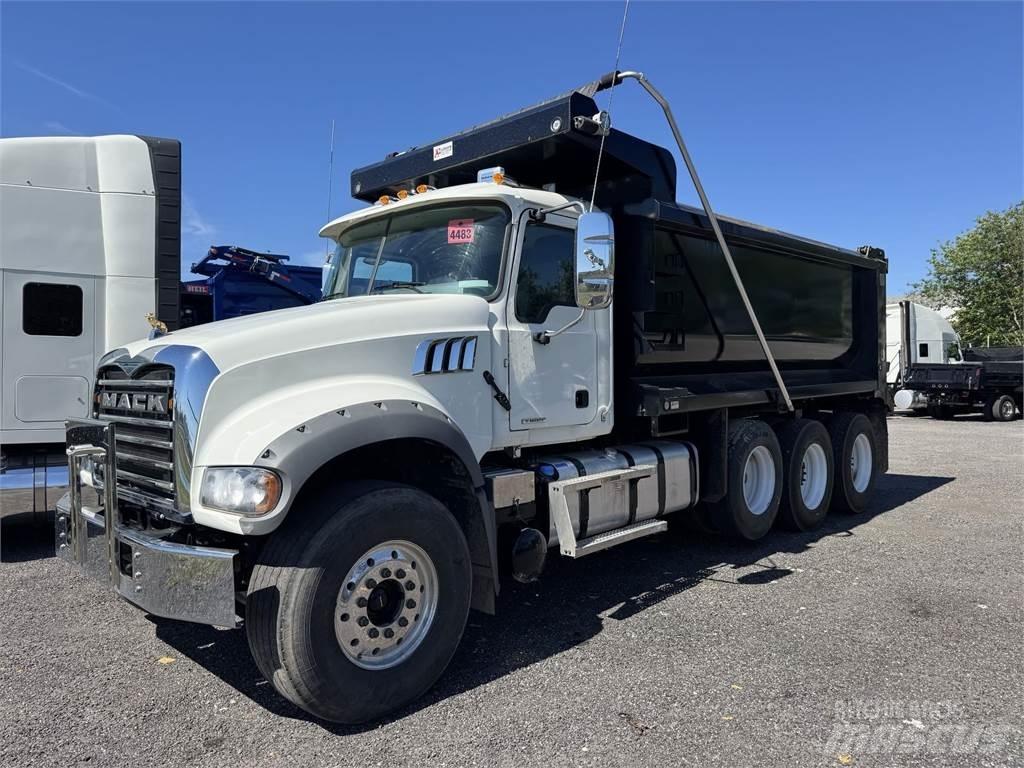 Mack GR64F Kipper