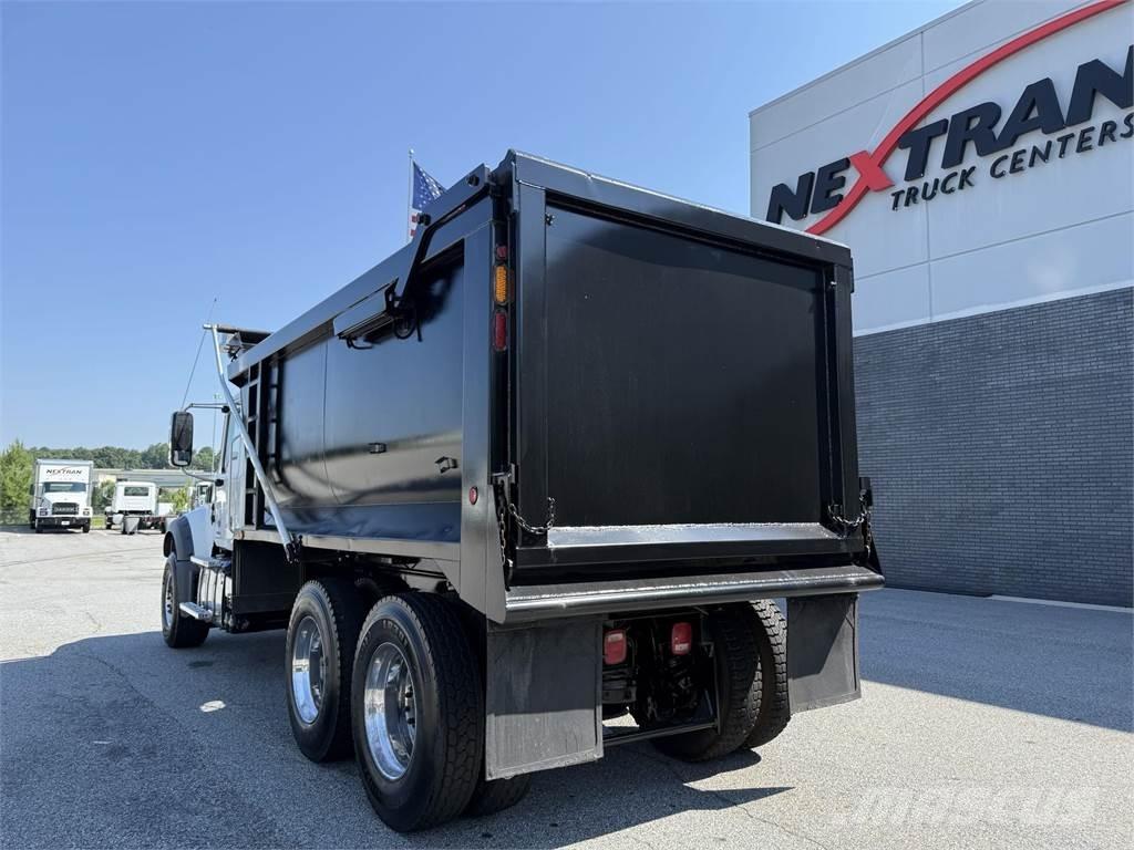 Mack GR64F Kipper