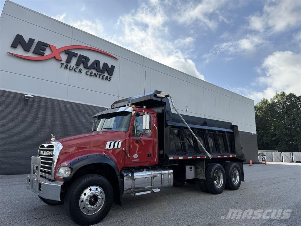 Mack GR64F Kipper