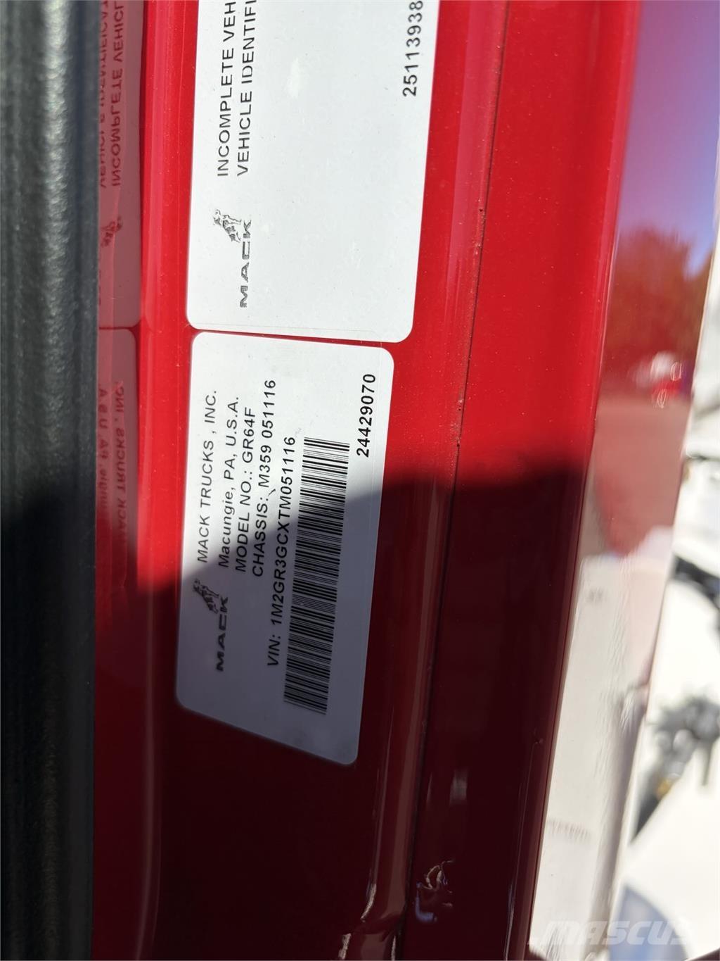 Mack GR64FR Betonmixers en pompen