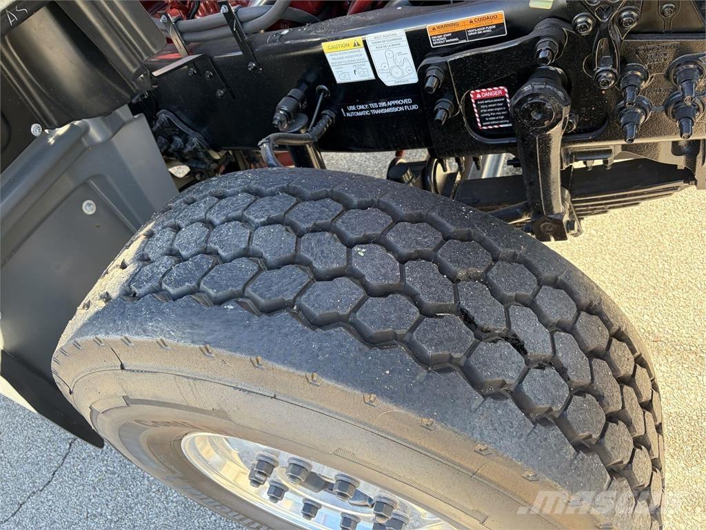 Mack GR64FR Betonmixers en pompen