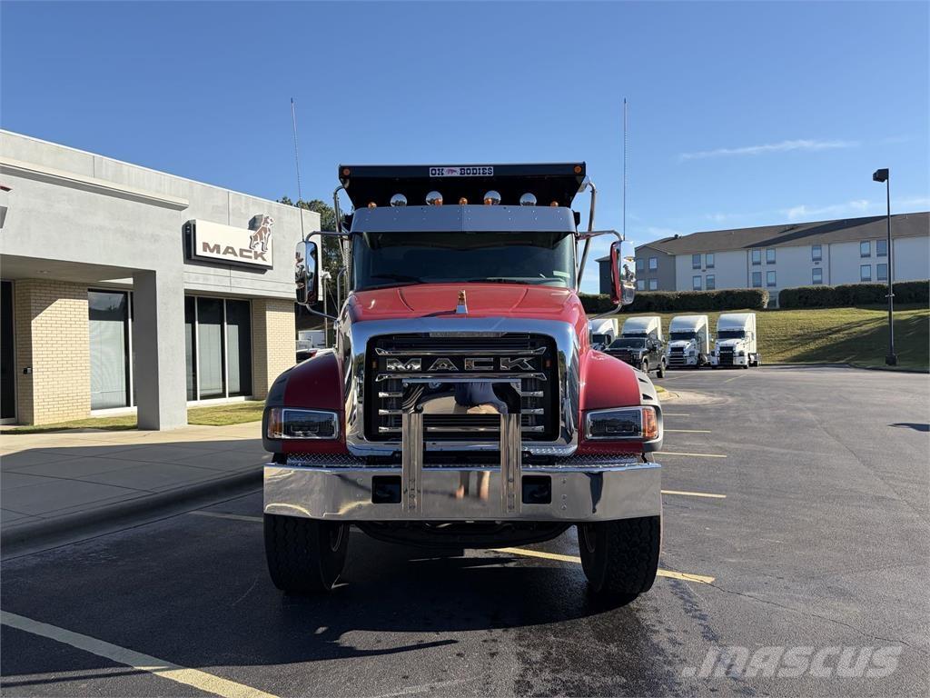 Mack GR64FR Kipper
