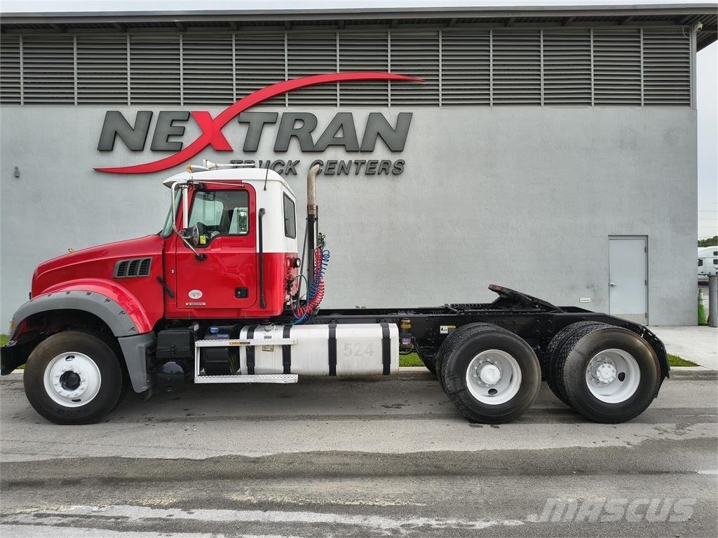 Mack GR64FT Trekkers