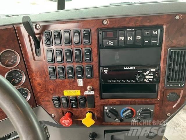 Mack GU800 Chassis met cabine