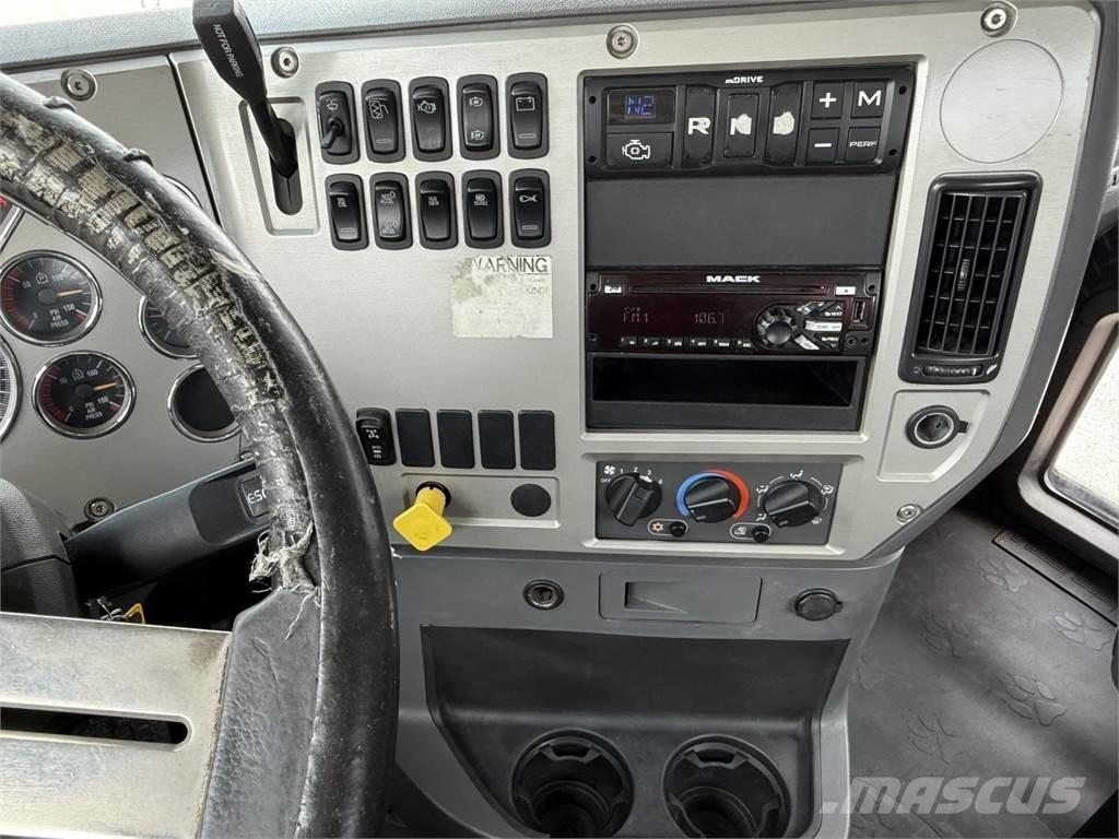 Mack GU813 Anders