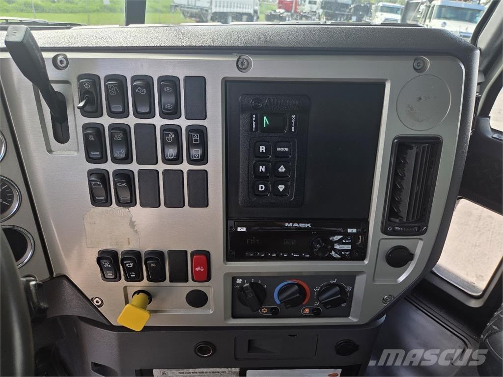 Mack GU813 Kipper