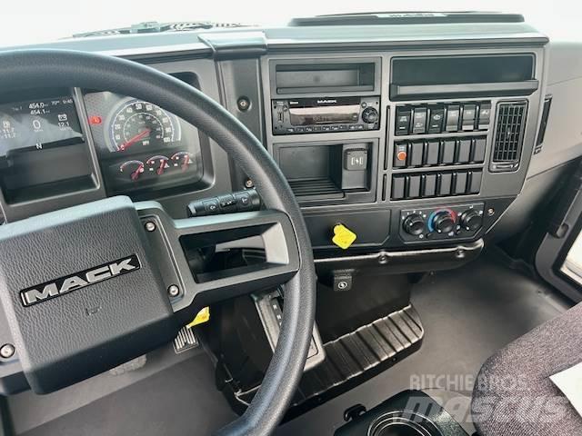 Mack MD6 42R Chassis met cabine