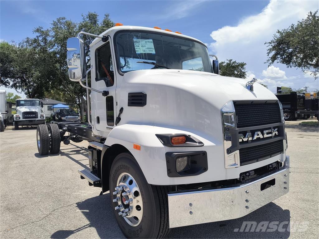 Mack MD7 42R Chassis met cabine
