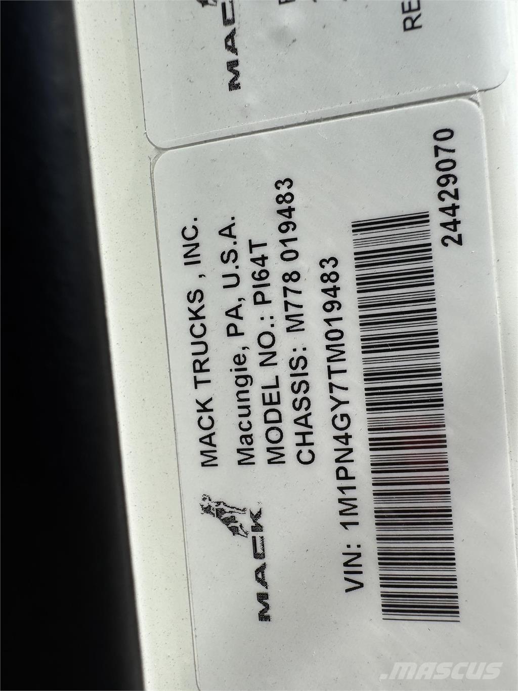 Mack PI64T Trekkers