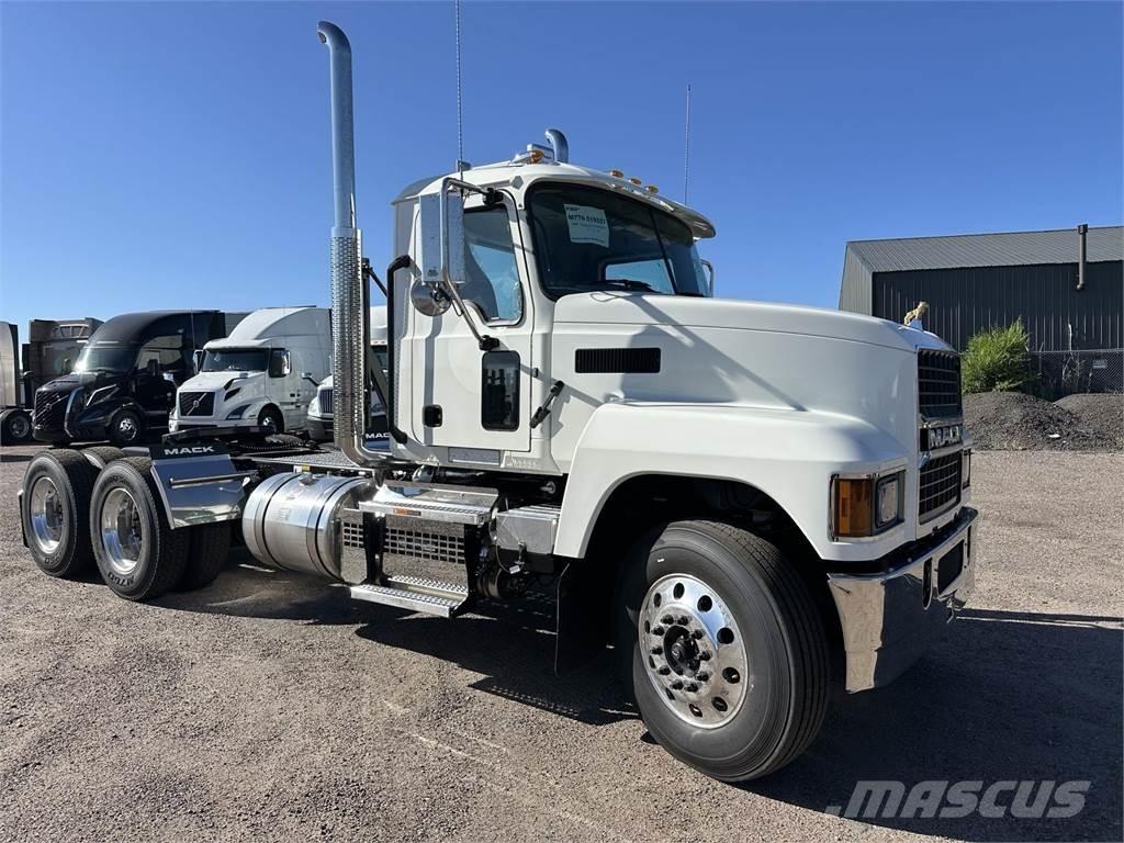 Mack PI64T Trekkers